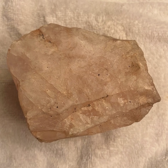 Rose quartz stone in the raw - Picture 11 of 16